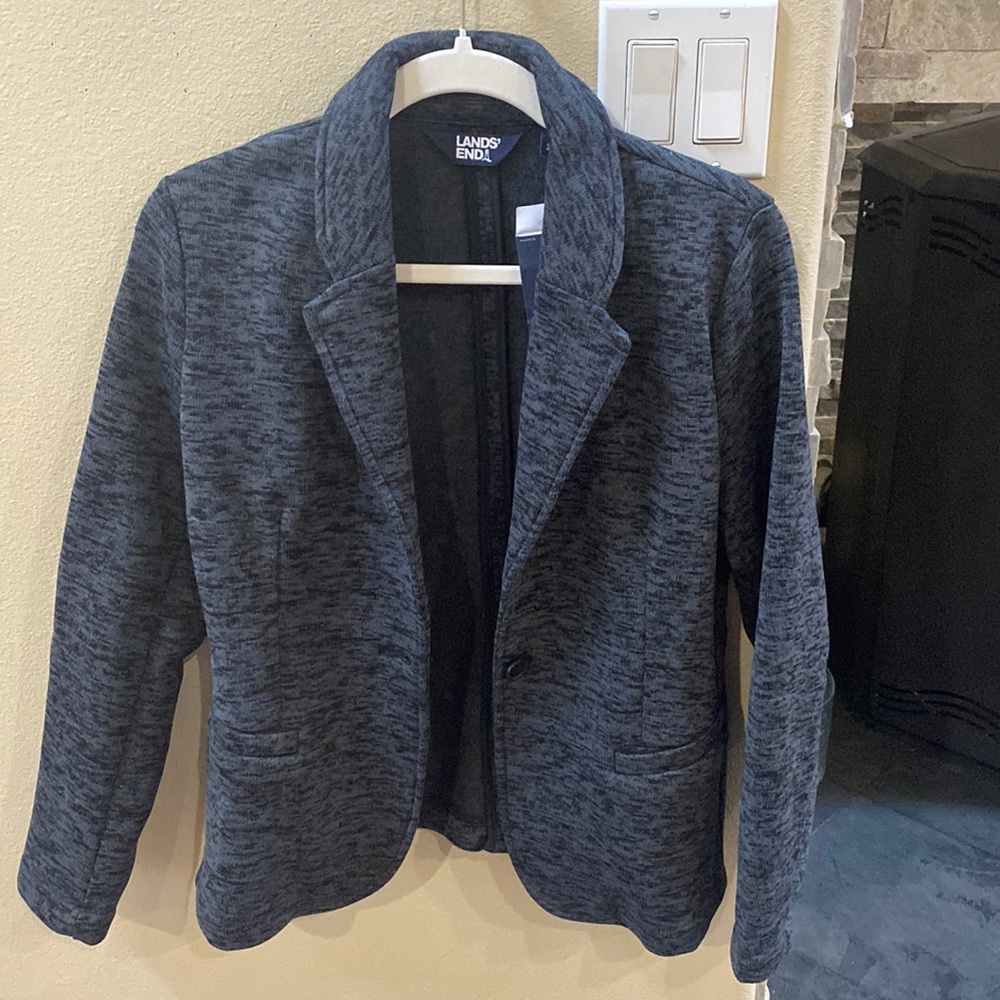 New with tags Lands End women’s blazer. Size small / petite 6-8.